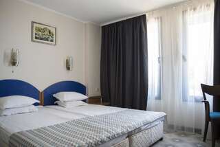 Отель Victoria Hotel Nessebar Несебр Двухместный номер с 1 кроватью или 2 отдельными кроватями-5