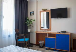 Отель Victoria Hotel Nessebar Несебр Двухместный номер с 1 кроватью или 2 отдельными кроватями-6